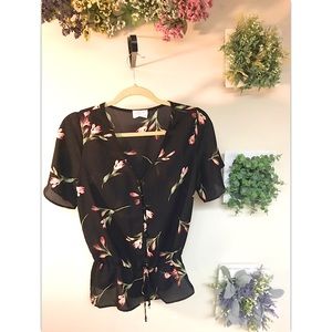 S Floral🌸 Sienna Sky Botton-down Waist Tie Top
